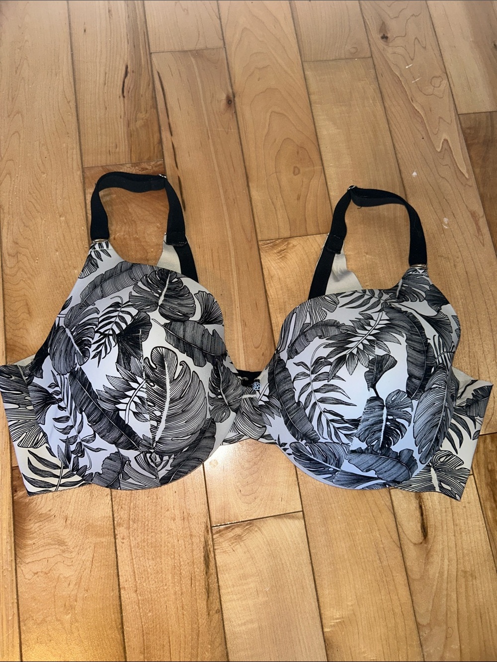 La Vie En Rose Black and White Tropical Leaf Sleek back Bra
